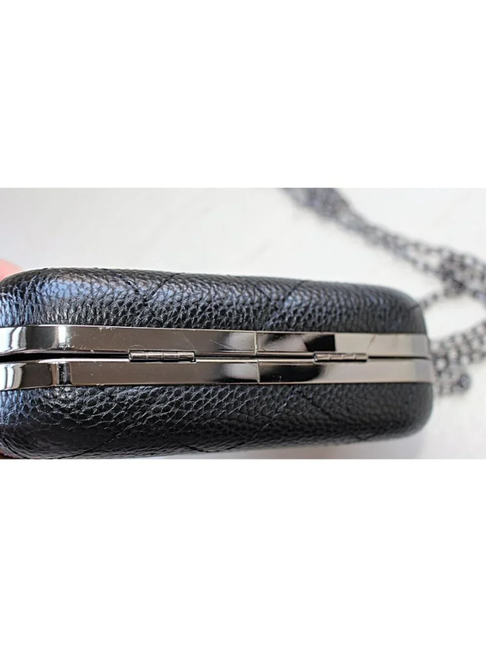 Skull Knuckle Clutch, faux McQueen-type, One stone missing - Picture 7 of 7